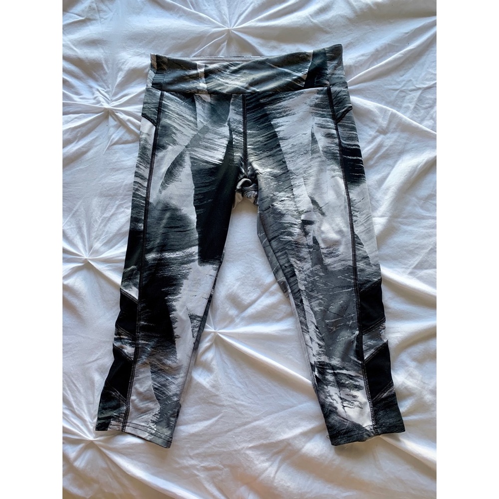Forever 21 Black & White Crop Workout Leggings